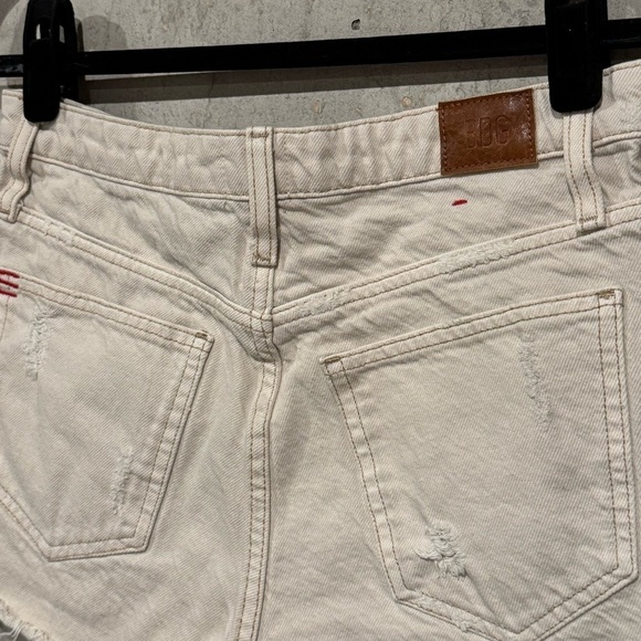 BDG Women's 26 Cream Essential High Rise Cutoff Distressed Jean Shorts Summer - Picture 4 of 8